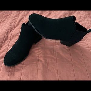 TOMS Black Zip-Up Booties